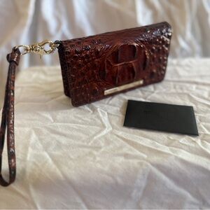 NWT Brahmin Mojito Pecan Melbourne Wristlet